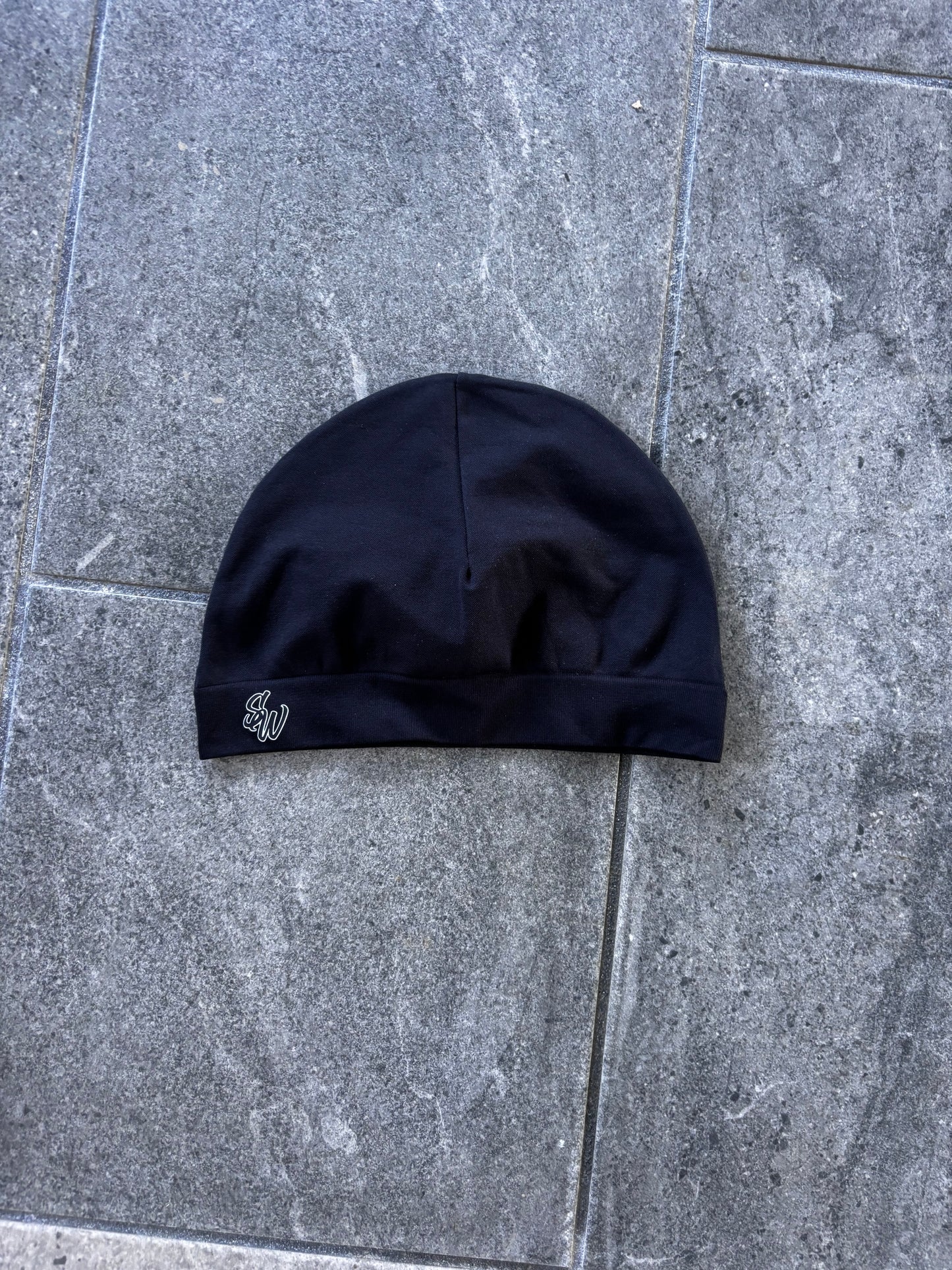 SW SKULL CAP WHITE OUTLINER